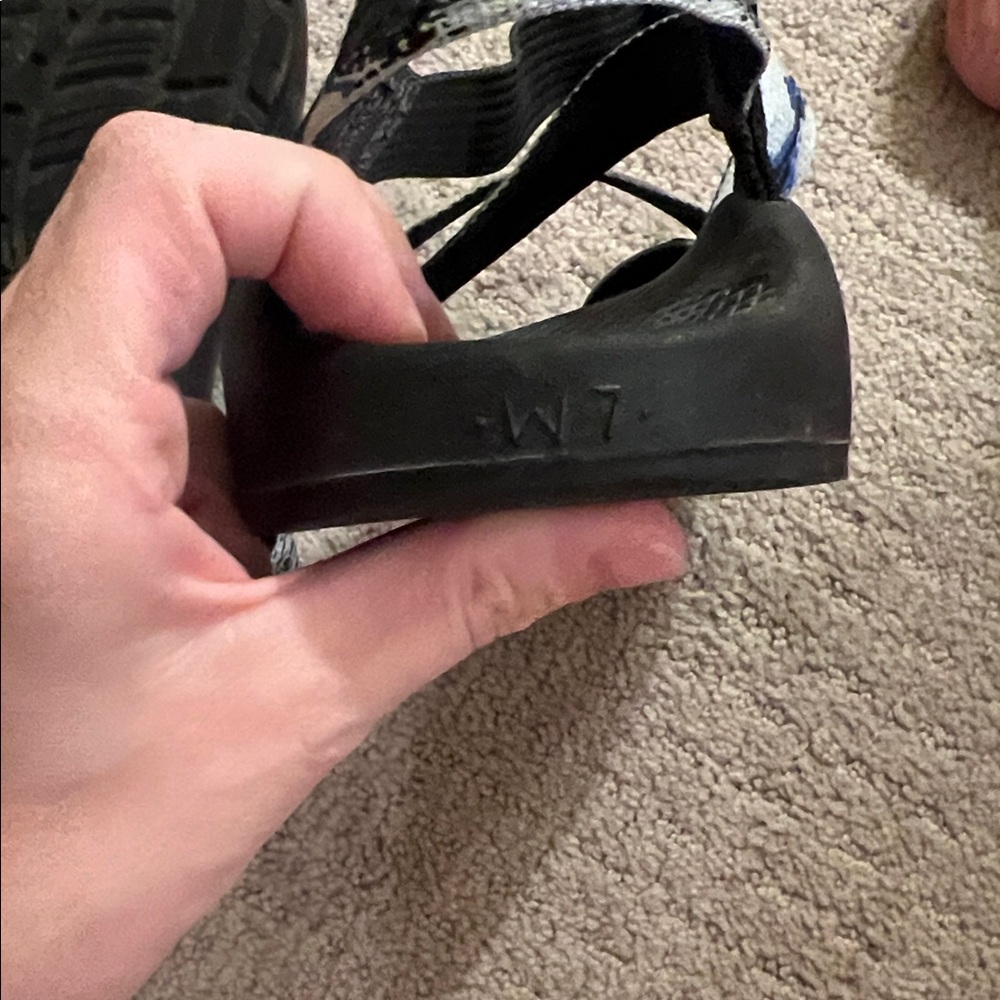 Women’s Chaco size 7 glacier national park sandals - Picture 4 of 4